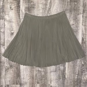 Elegant pleated skirt!